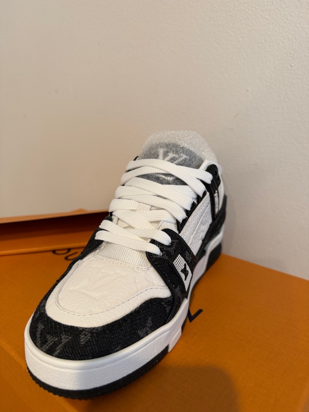 Louis Vuitton Men’s Black & White Low-Top Trainer - Picture 3 of 6